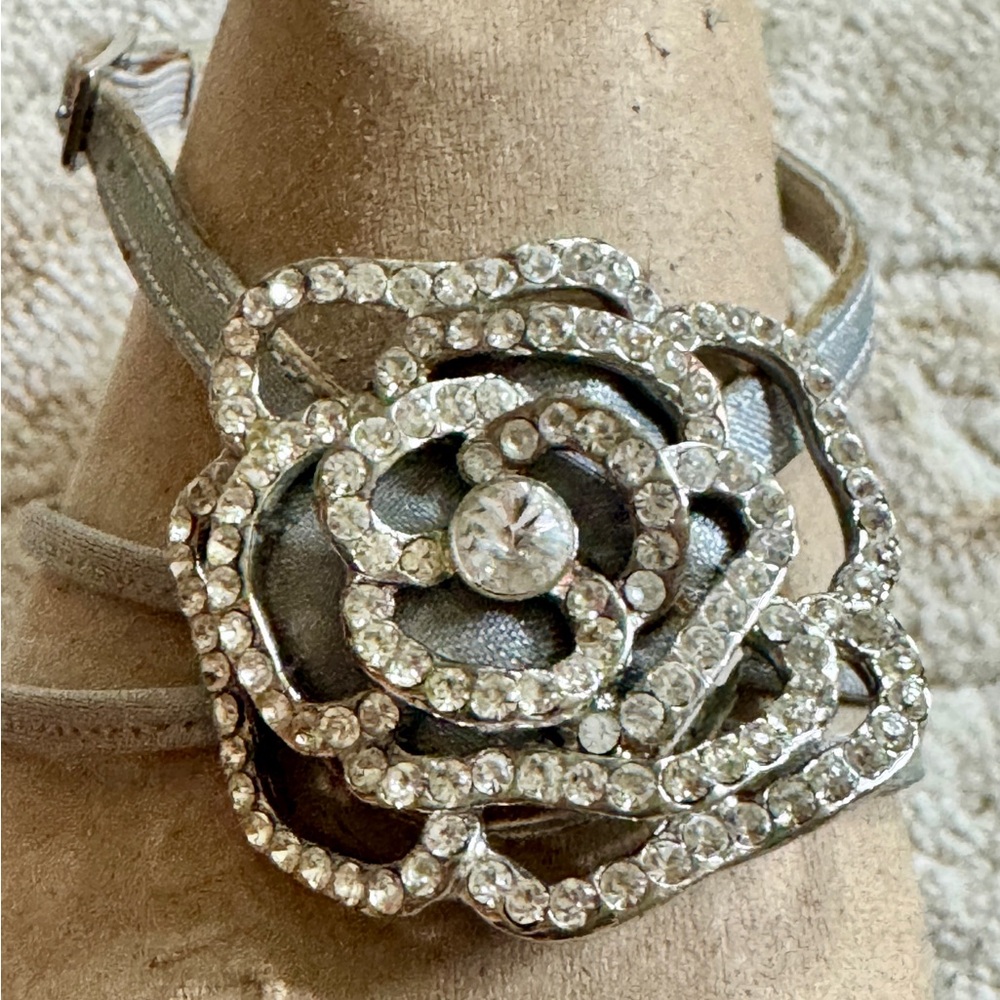 Vintage Stuart Weitzman Ramblin Rose Silver Strappy Sandals - Picture 4 of 8